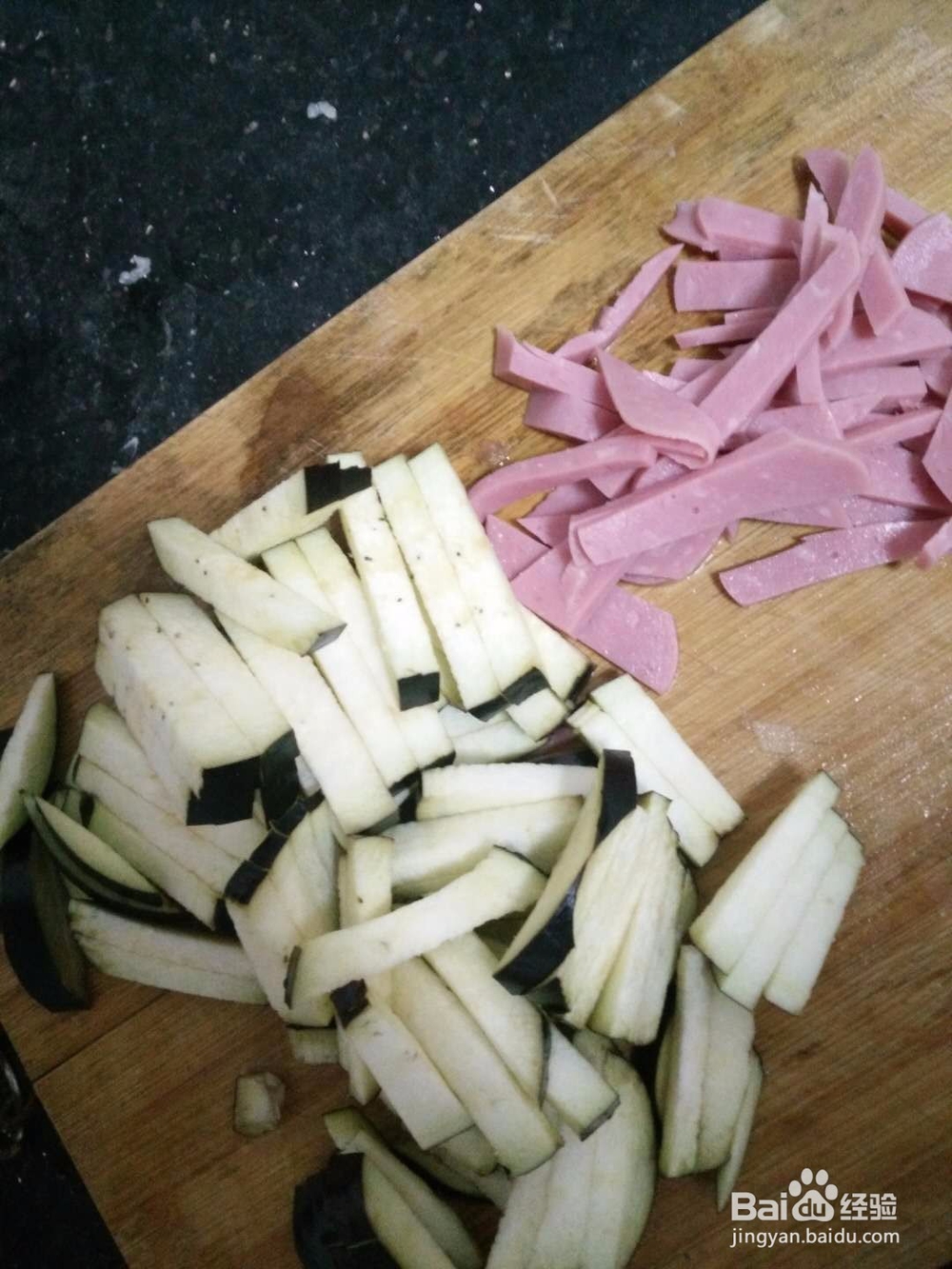 土豆与茄子怎么和火腿一起炒制