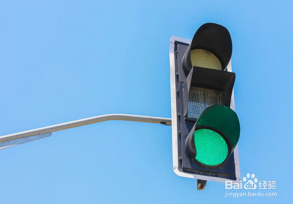 行车过程中只要是绿灯车辆就能通行吗？