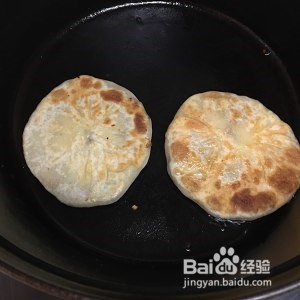 东北酸菜猪肉馅饼