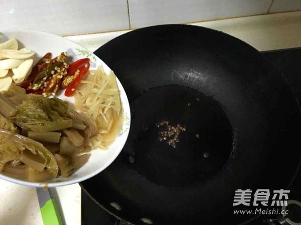 酸菜肉丝米线