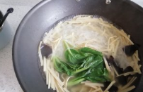牛肉酸辣米线