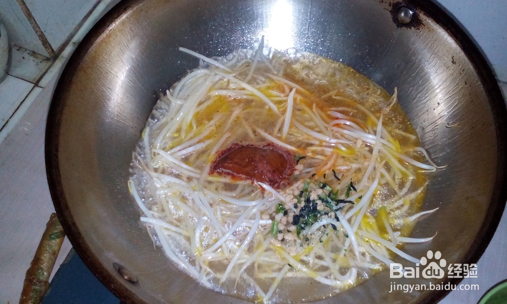 麻辣豆芽煲粉丝的做法