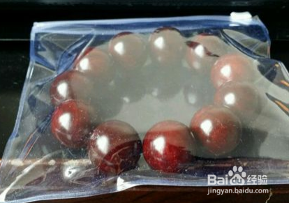 小叶紫檀佛珠盘玩方法