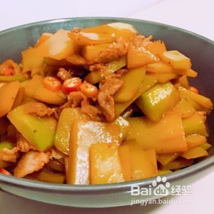 花梗炒咸肉--变废为宝,西兰花梗不浪费了。