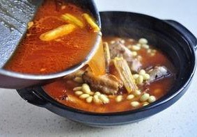 可降压汤羹之黄豆排骨汤