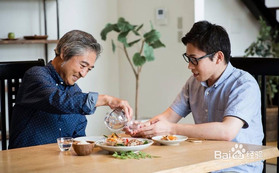 交谈中如何找到别人感兴趣的话题