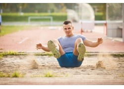立定跳远技巧和训练方法