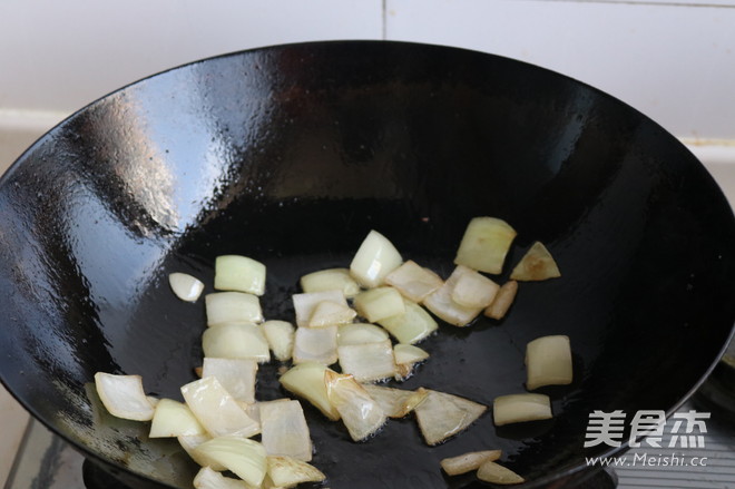 炝炒丝瓜瓤的做法