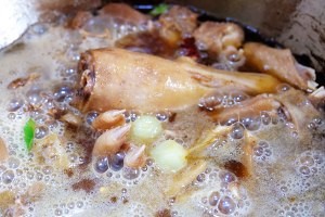 铁锅炖大鹅贴饼子