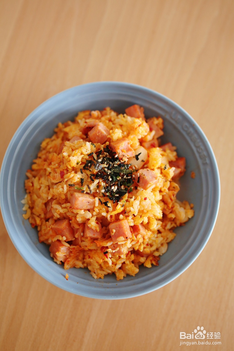 做出入味的辣白菜午餐肉炒饭