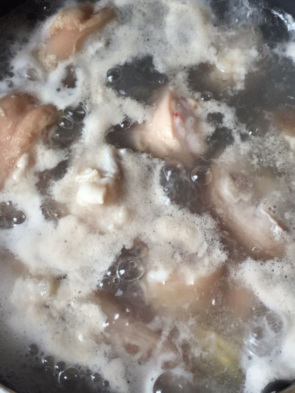 红豆薏米猪蹄汤