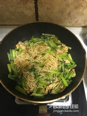 芹菜炒粉条【超好吃超下饭】