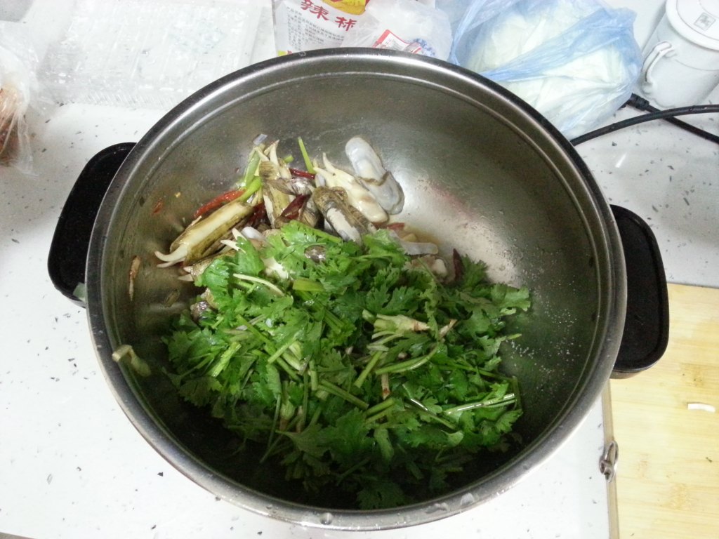 教你做辣炒小人仙，真是难得的美味