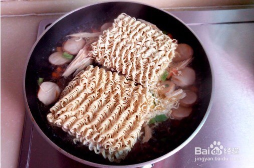 怎样做三文鱼泡面