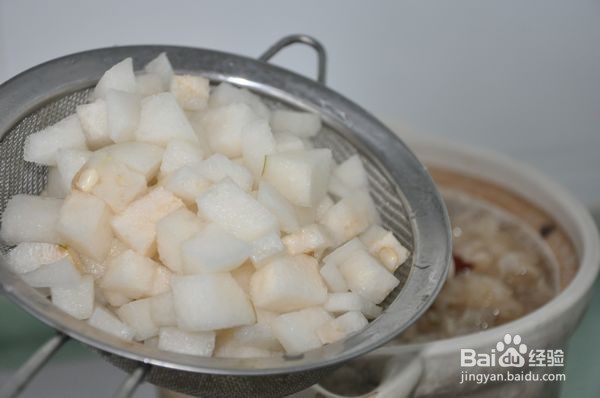 脆梨红枣银耳汤