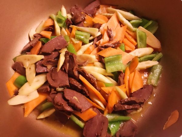 青椒胡萝卜炒猪心