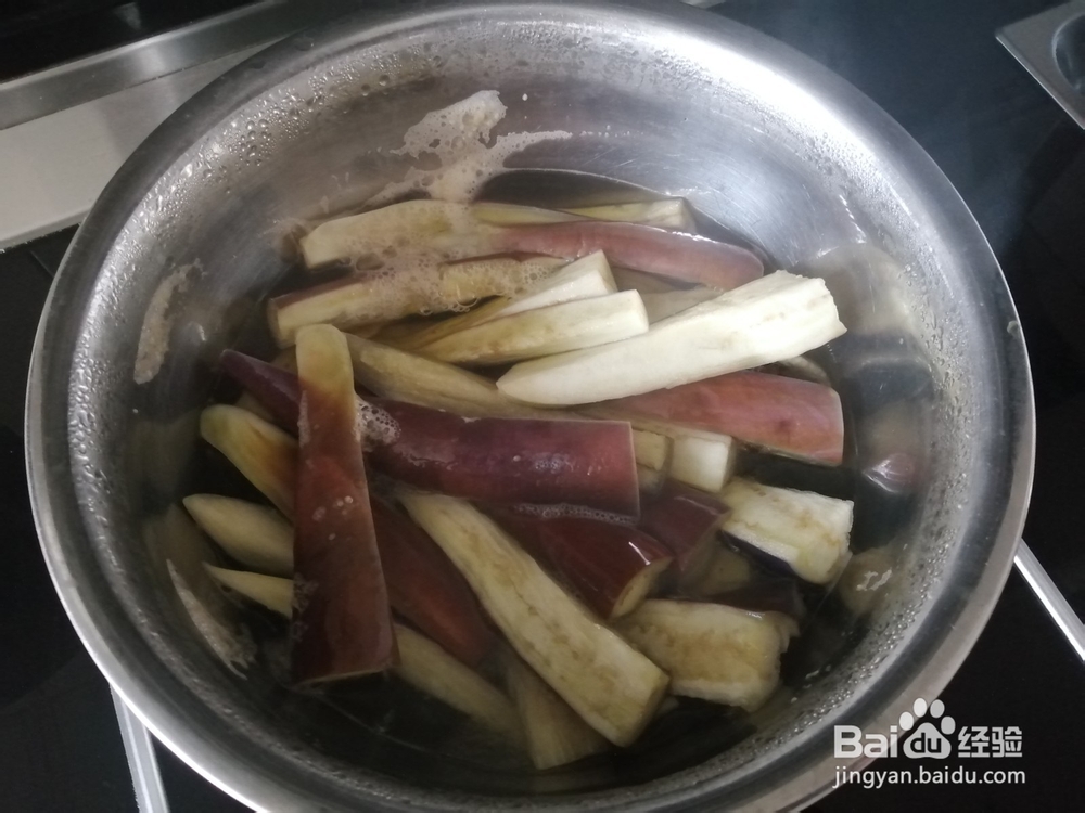 极味家常菜:双色椒素炒茄子