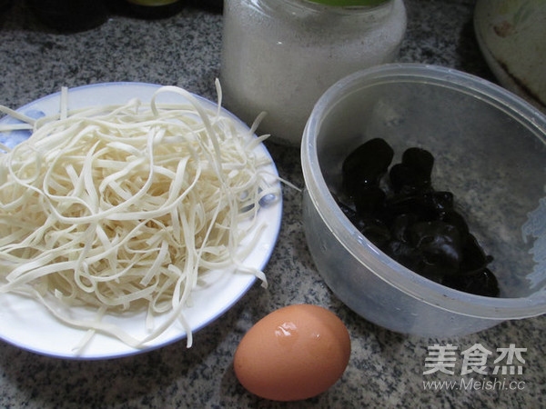 鸡蛋黑木耳汤面