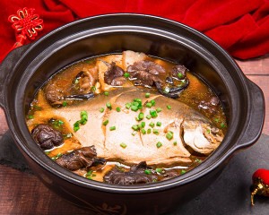 在家制作美味的鱼跃龙门锅