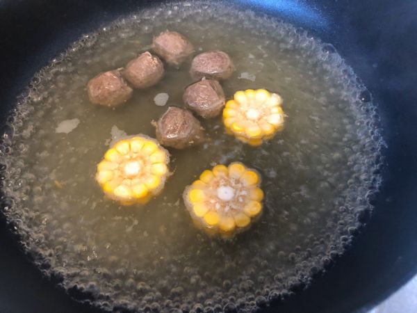 鸡汁玉米丸子汤