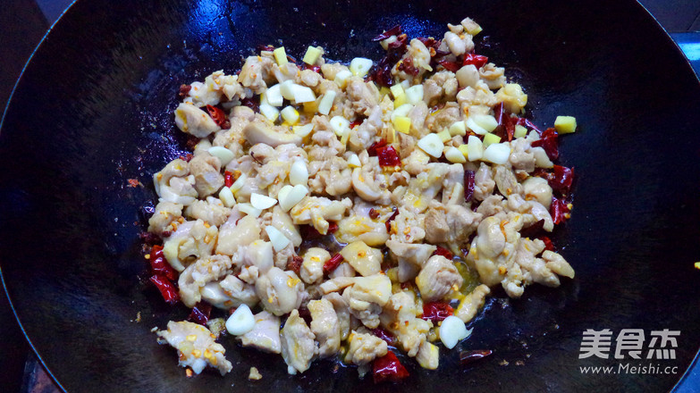 酸辣鸡丁的做法