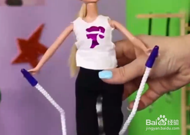 如何给芭比娃娃制作健身器材