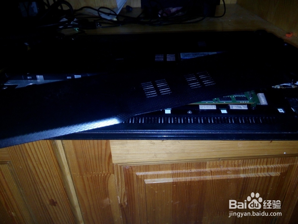 怎样安装笔记本电脑内存条