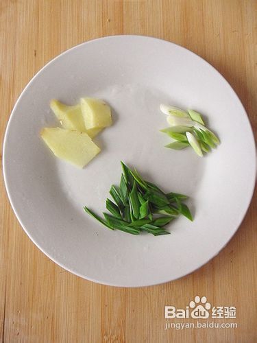 【百姓家的冬季养生菜】鸡脯肉三丁
