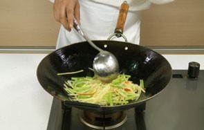 怎样做土豆丝炒芹菜