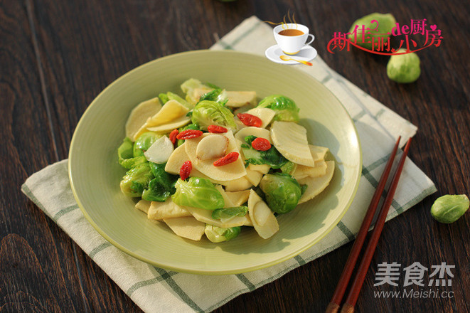 笋片炒抱子甘蓝