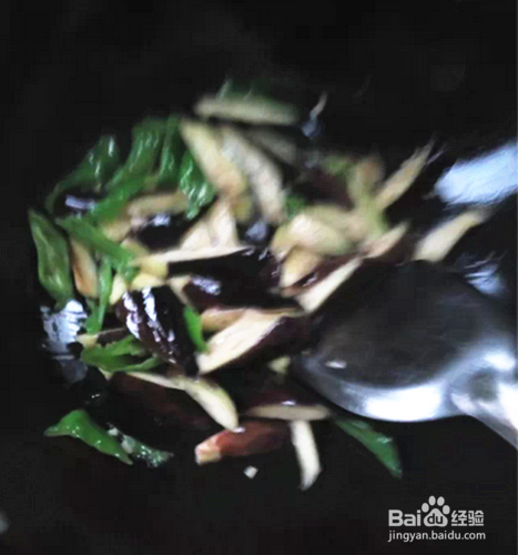 家常小菜青椒炒茄子