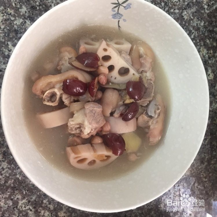 猪脚莲藕花生汤的做法