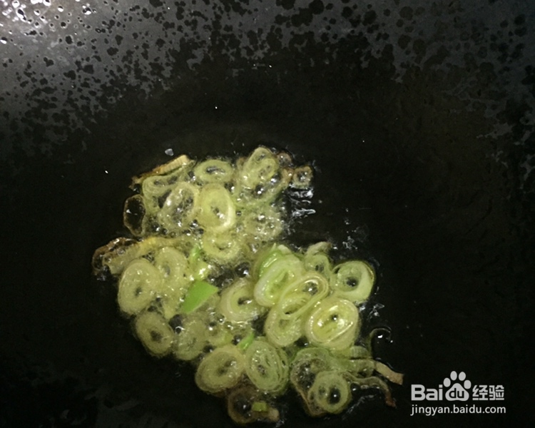 香气浓郁的辣白菜炒饭