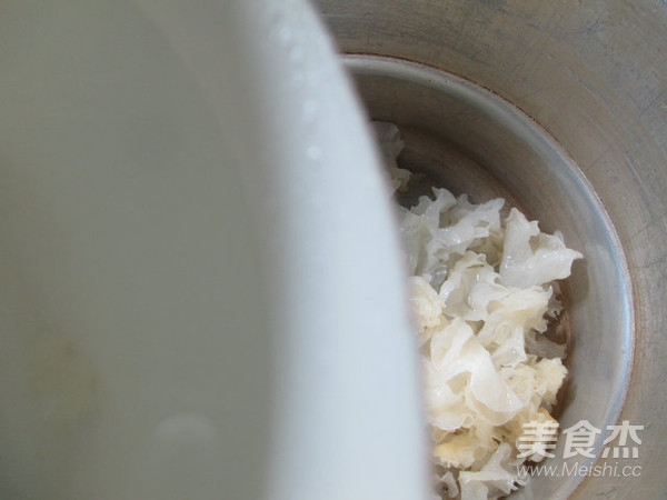 火龙果香蕉银耳汤