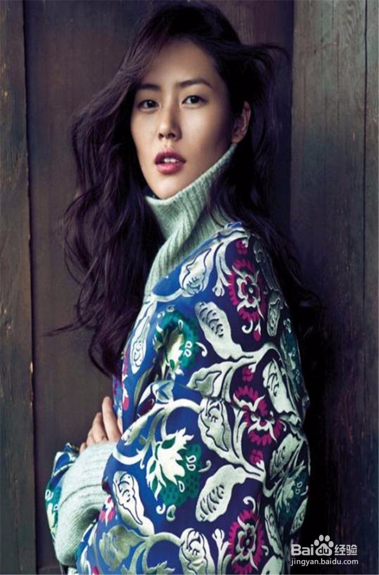 脸大的人适合什么发型和衣服