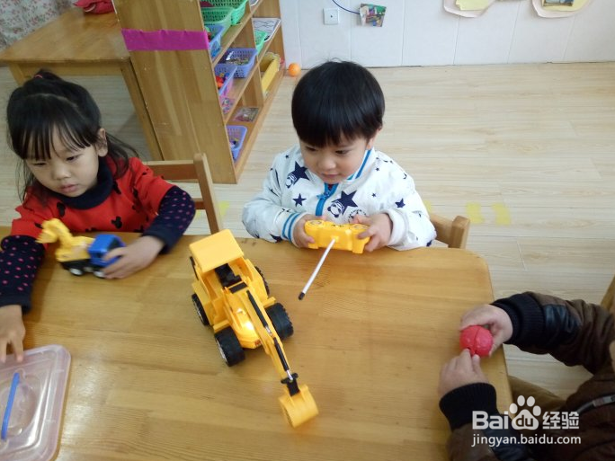 孩子出门吵着要买玩具怎么办？