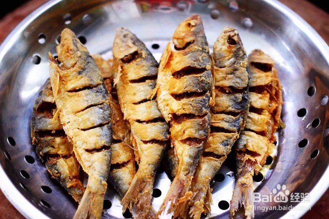 炸鲫鱼把小刺炸酥秘诀