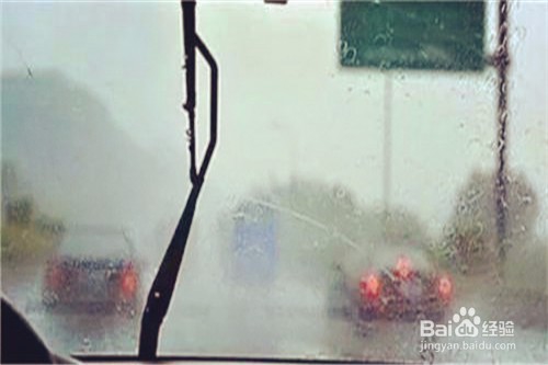 雷雨天气开车要注意哪些方面