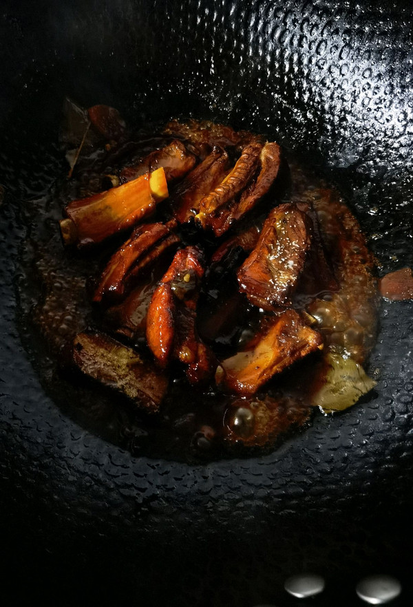 脱骨香红烧排骨