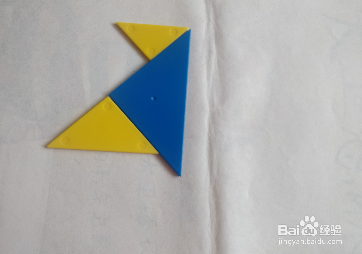 用传统七巧板怎么拼一只亲昵摇尾巴的狗?