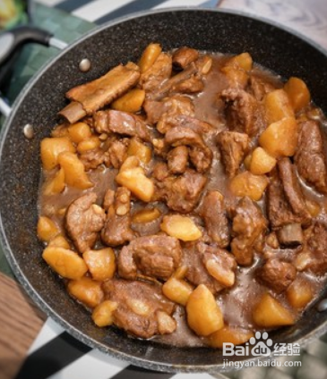 超简单但无敌好吃的排骨炖土豆