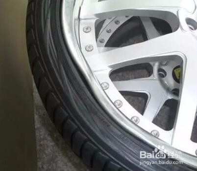 汽车轮胎漏气怎么办