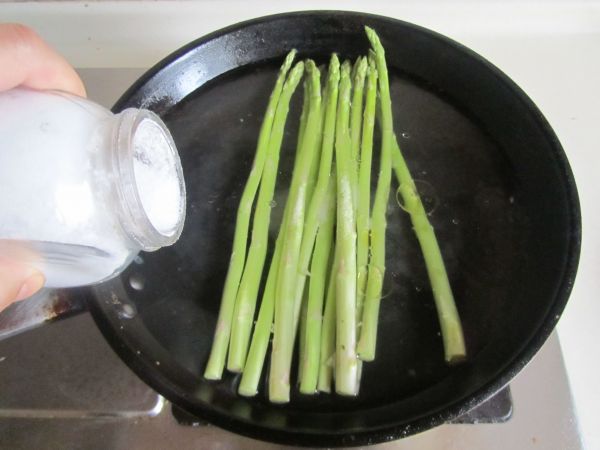 芦笋口蘑炒鸡蛋