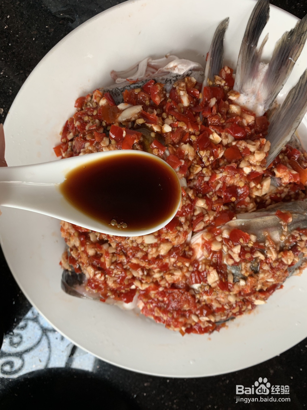 光盘剁椒鱼头海鲜美食教程