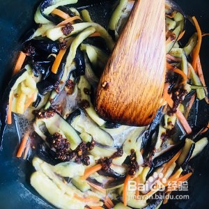食补养生鱼香茄子煲的做法