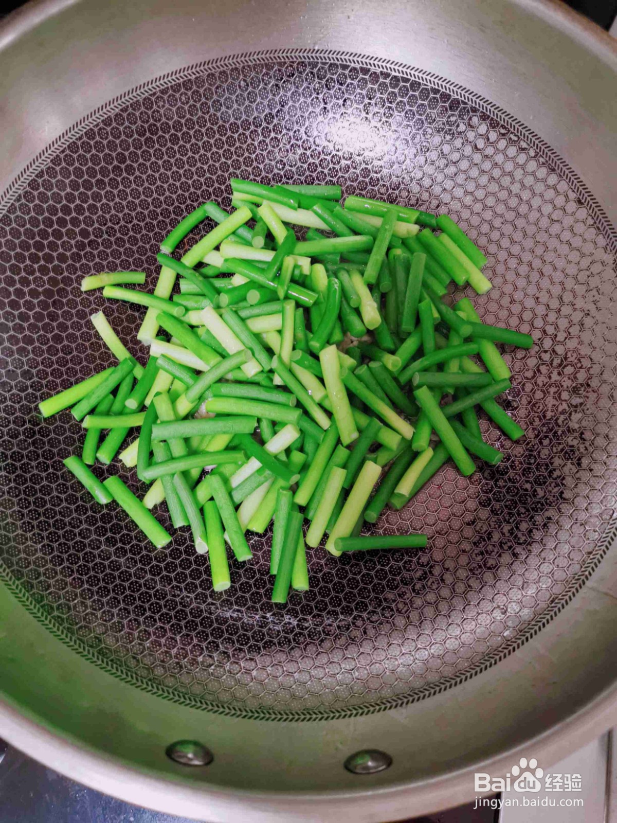 蒜苔炒香肠的做法