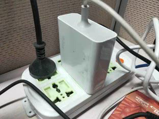 支持全快充协议 倍思快充2C1A 65W充电器评测