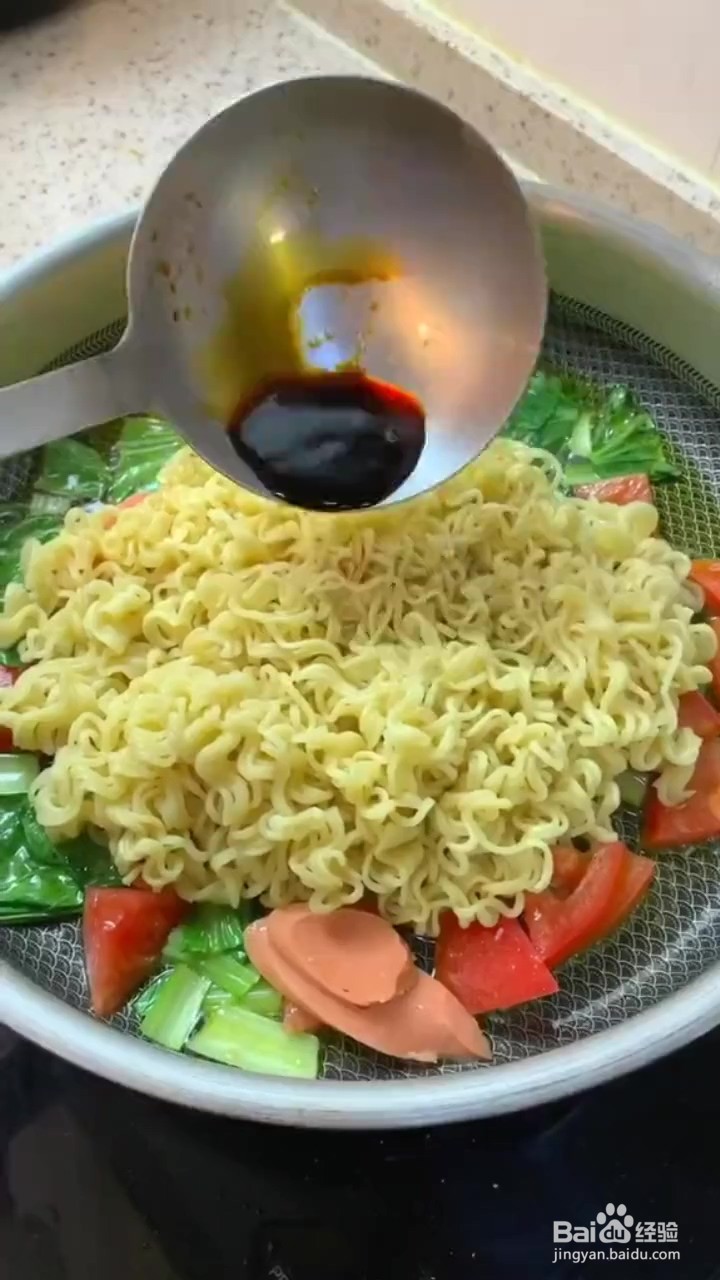 如何制作火腿炒面