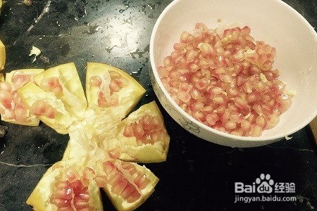 快速吃石榴的两种方法