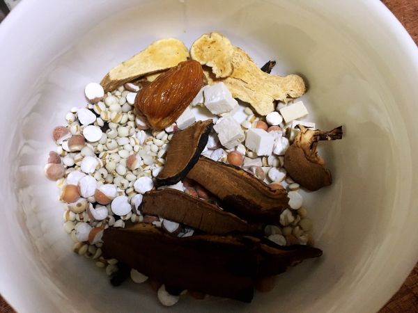 灵芝土茯苓去湿汤